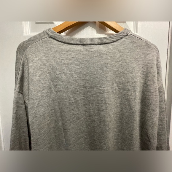 Alison Sheri Women’s Knit Sweater Top w/ Front Pockets size Medium Gray - Picture 9 of 9